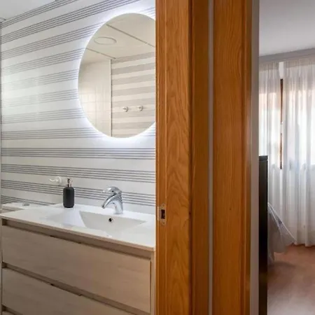 Cozy House With Parking Included